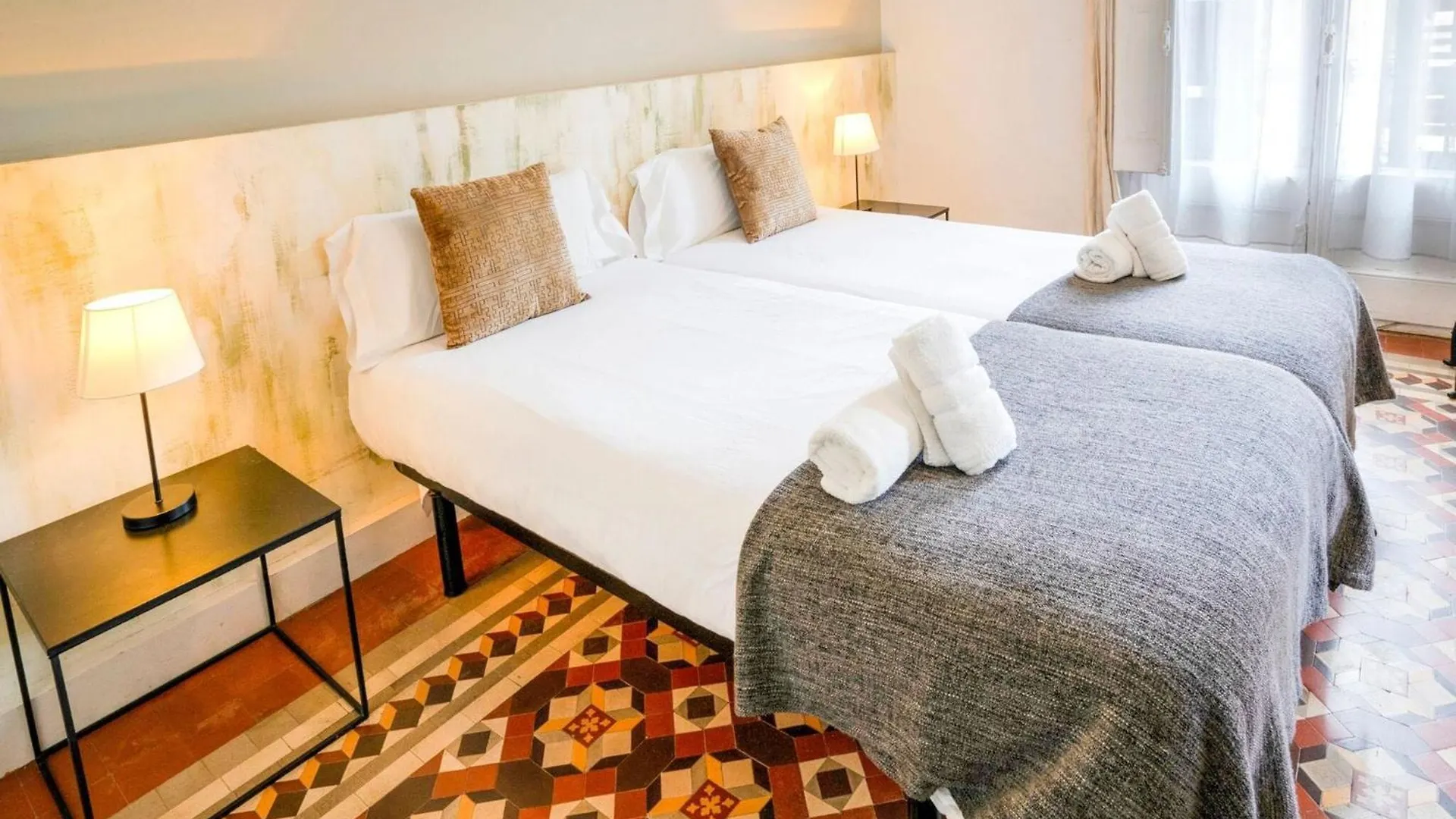 Luxurious Apartment For 9 People Recently Renovated In The Center Of Barcelona Villa