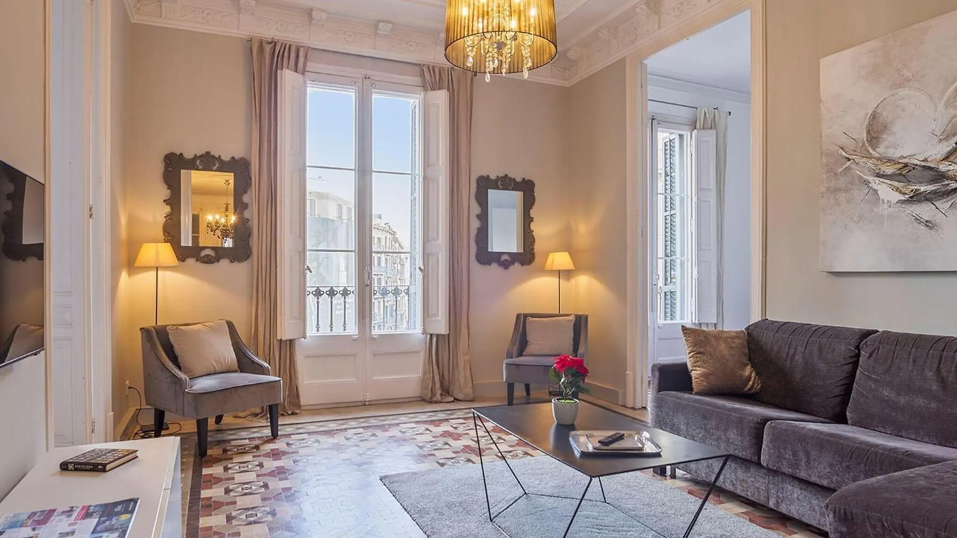 Luxurious Apartment For 9 People Recently Renovated In The Center Of Barcelona 0*,