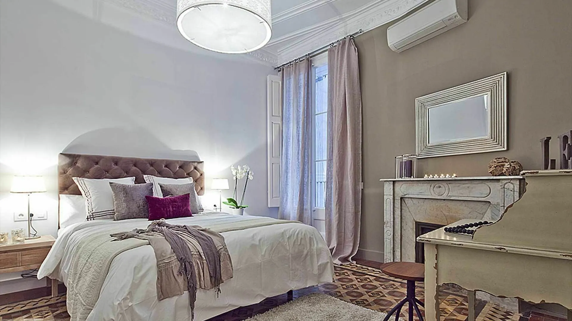 Luxurious Apartment For 9 People Recently Renovated In The Center Of Barcelona