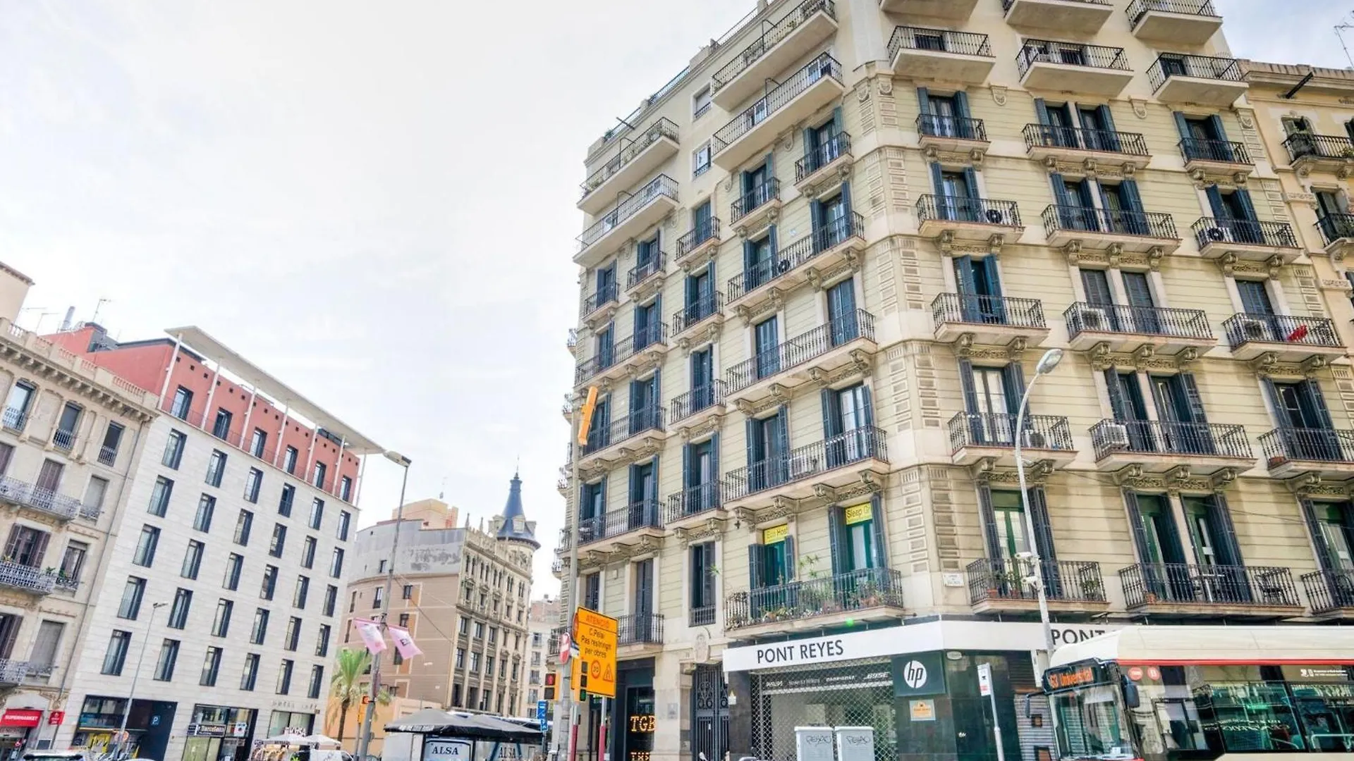 Luxurious Apartment For 9 People Recently Renovated In The Center Of Barcelona