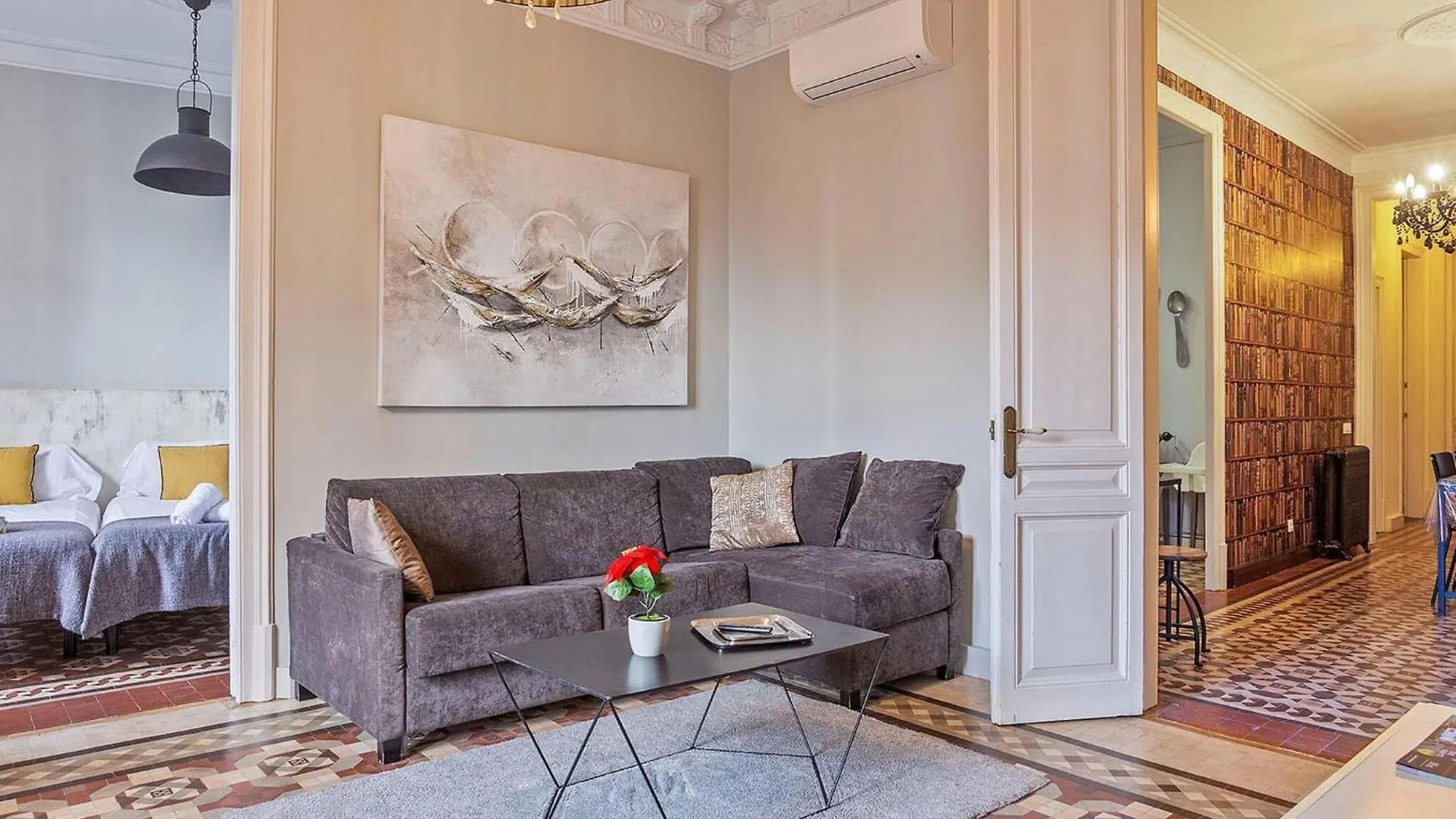 Luxurious Apartment For 9 People Recently Renovated In The Center Of Barcelona