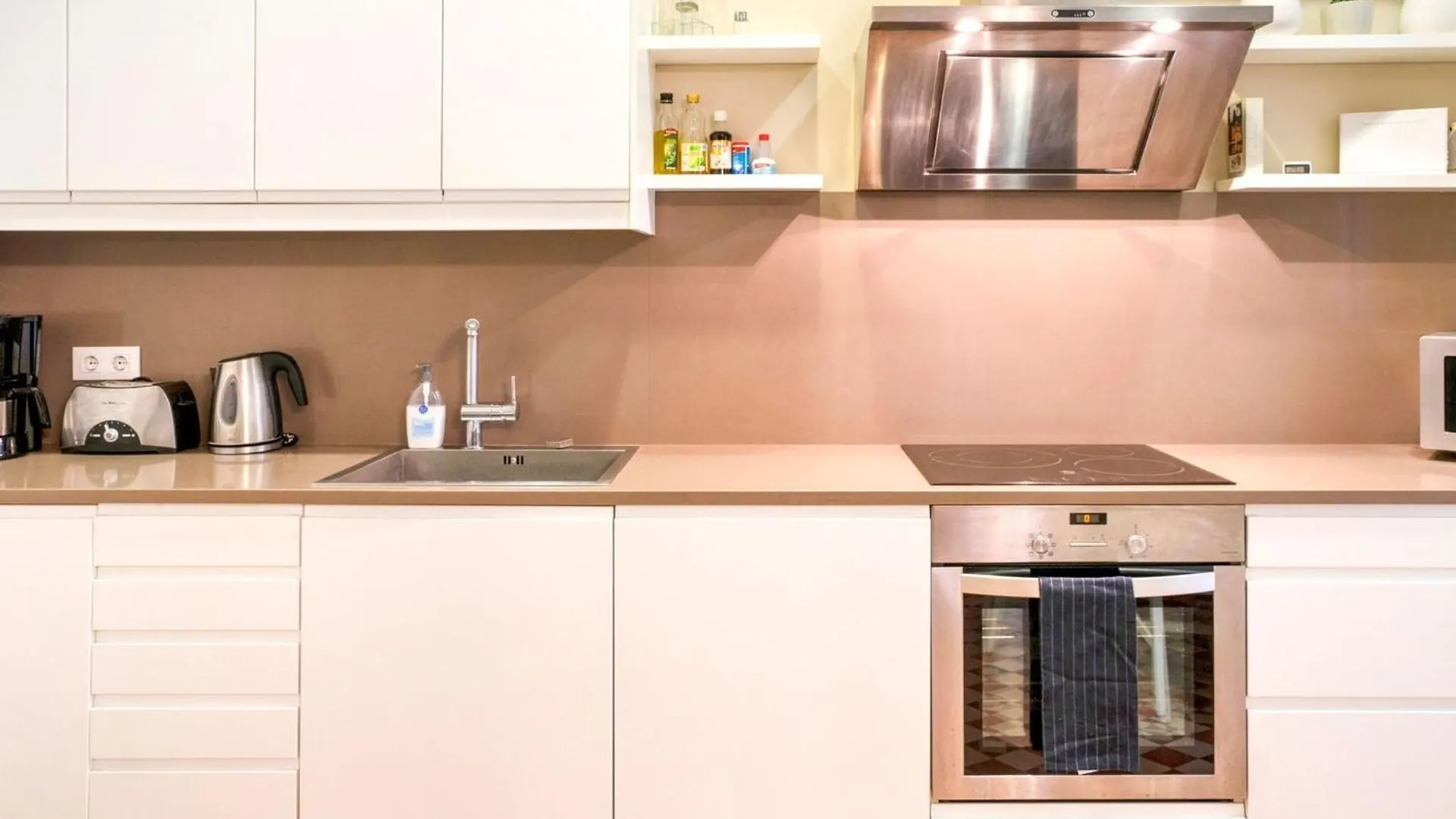 Luxurious Apartment For 9 People Recently Renovated In The Center Of Barcelona 0*,