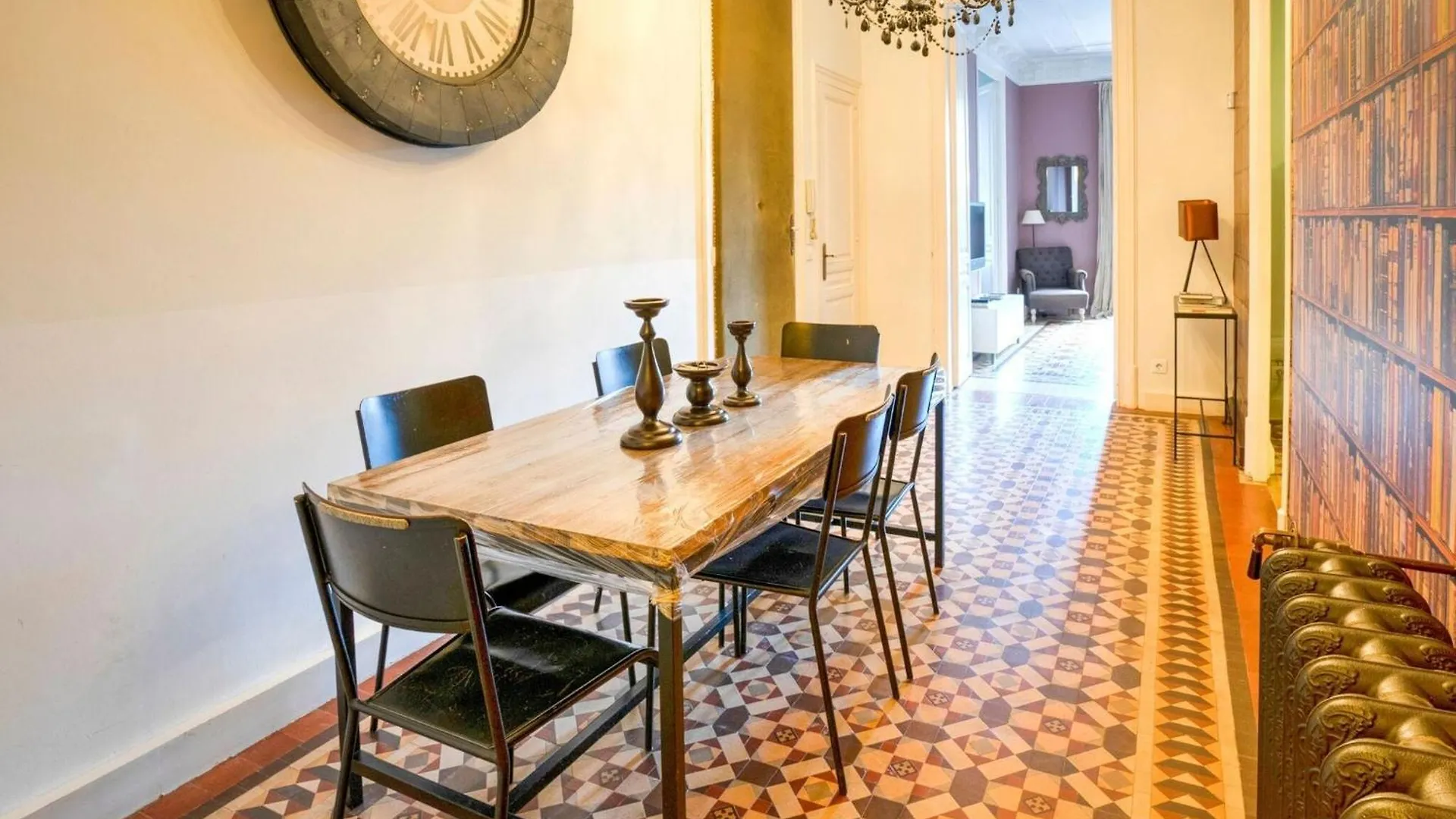 Luxurious Apartment For 9 People Recently Renovated In The Center Of Barcelona Spain