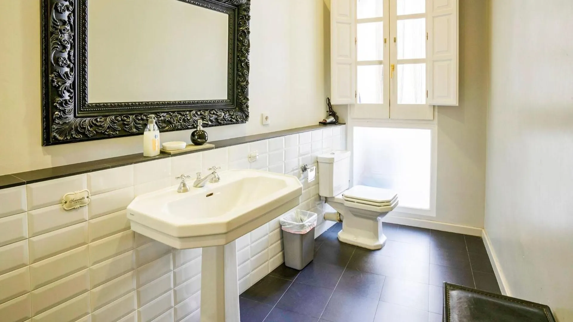 Villa Luxurious Apartment For 9 People Recently Renovated In The Center Of Barcelona