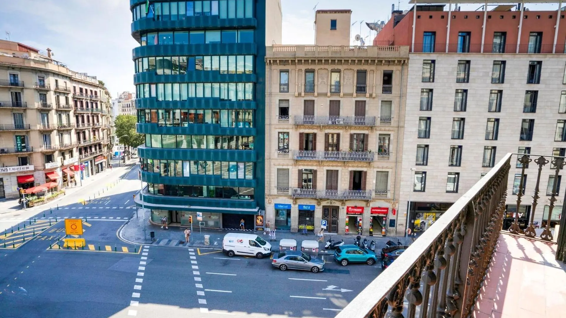 Luxurious Apartment For 9 People Recently Renovated In The Center Of Barcelona