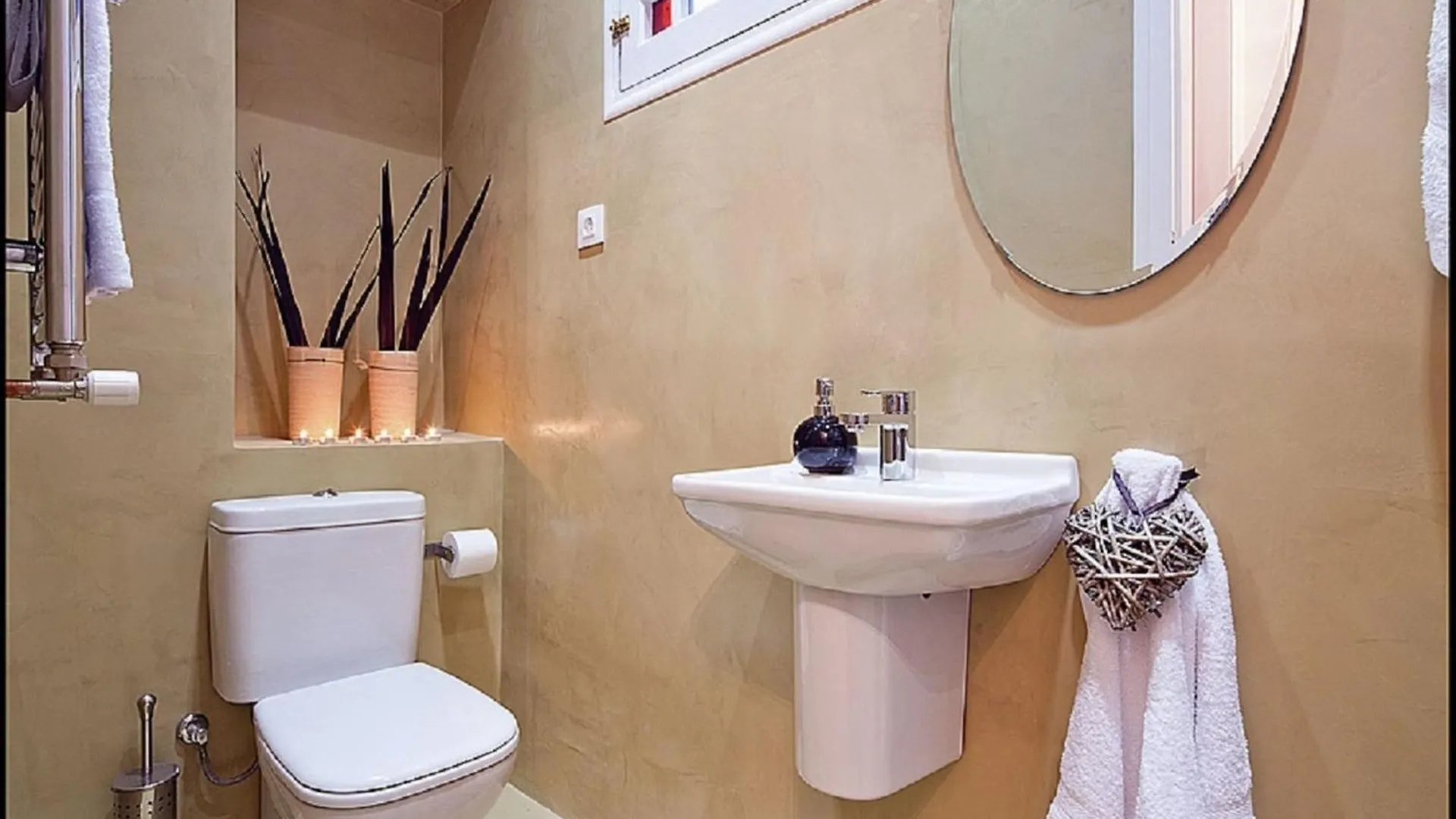 Luxurious Apartment For 9 People Recently Renovated In The Center Of Barcelona