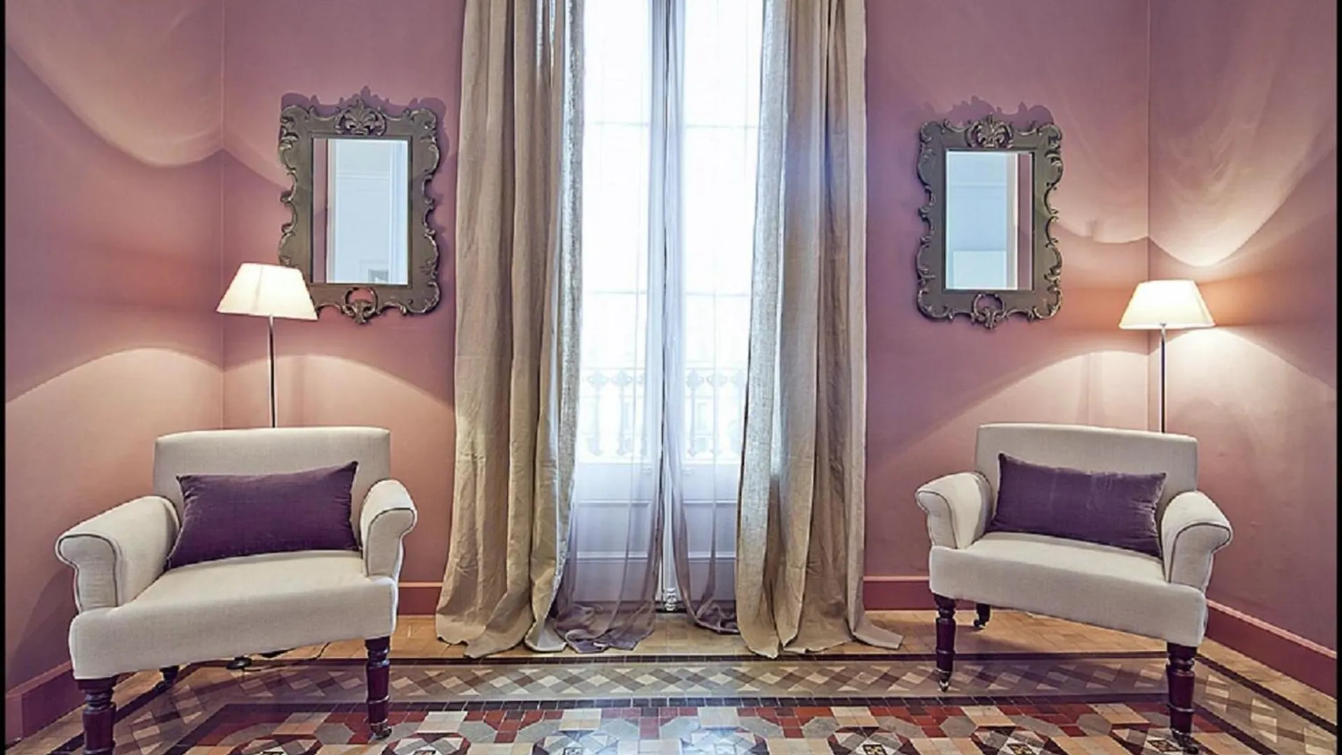 Luxurious Apartment For 9 People Recently Renovated In The Center Of Barcelona 0*,