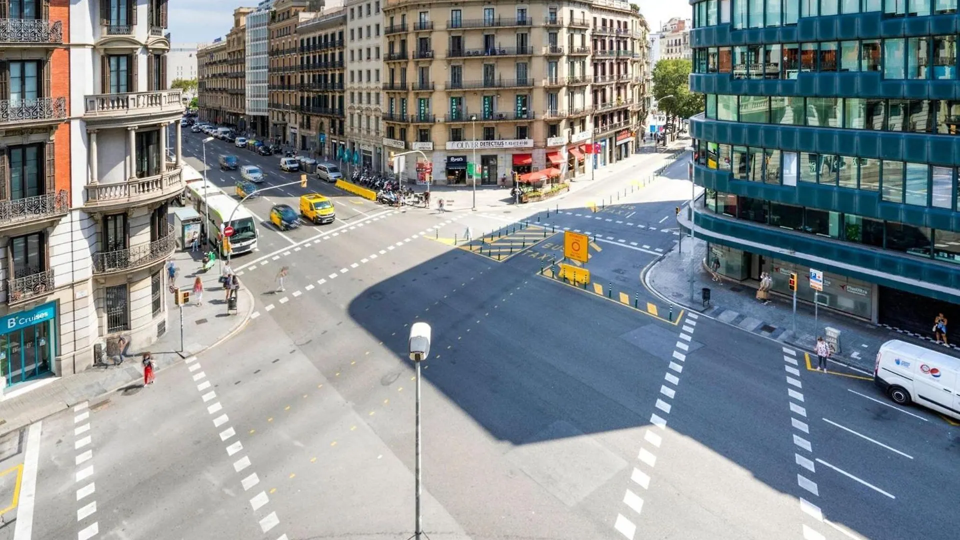 Luxurious Apartment For 9 People Recently Renovated In The Center Of Barcelona