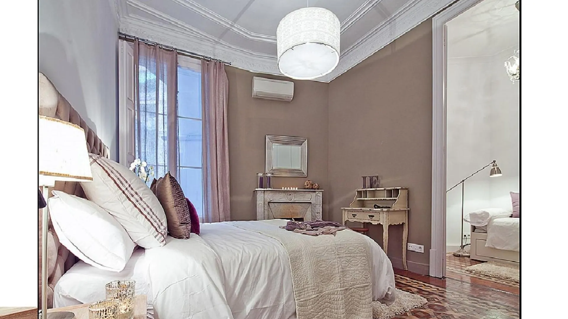 Luxurious Apartment For 9 People Recently Renovated In The Center Of Barcelona