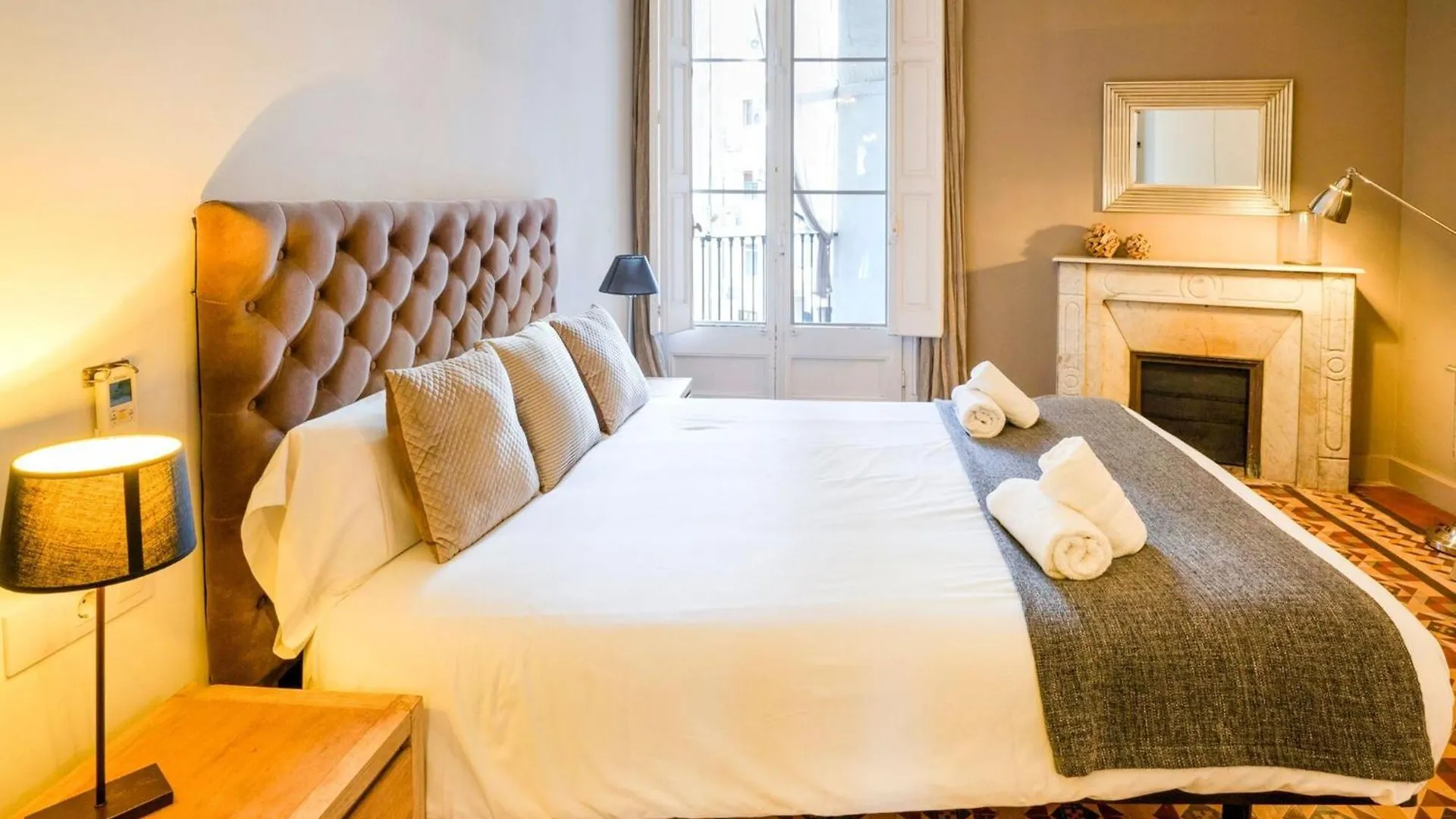 Luxurious Apartment For 9 People Recently Renovated In The Center Of Barcelona Villa