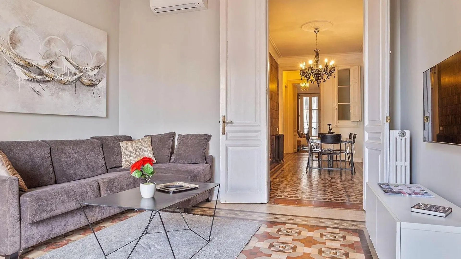 Villa Luxurious Apartment For 9 People Recently Renovated In The Center Of Barcelona Spain