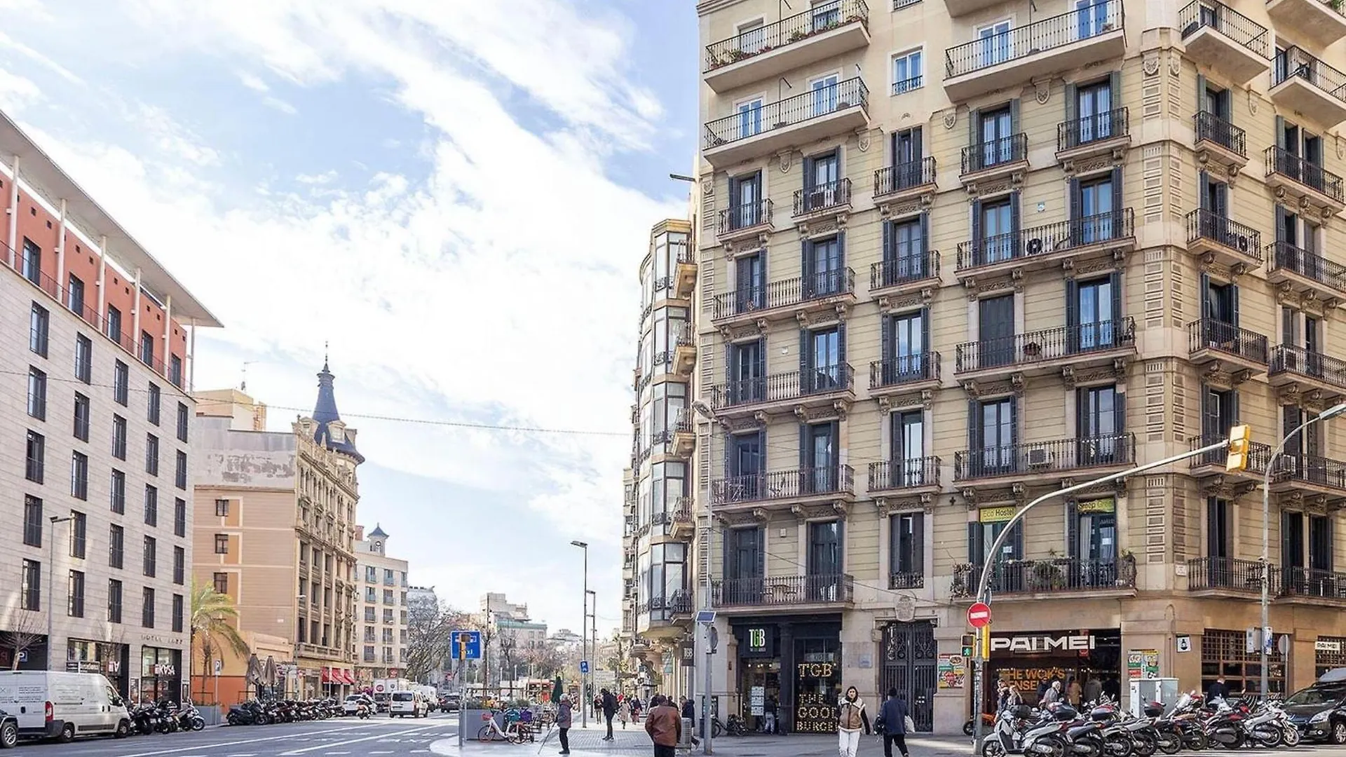 Luxurious Apartment For 9 People Recently Renovated In The Center Of Barcelona Villa
