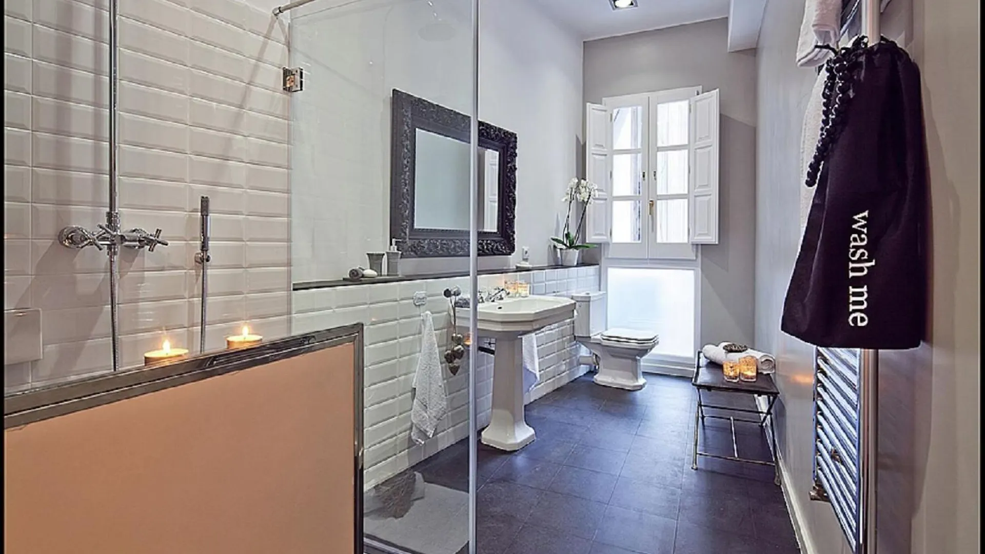 Luxurious Apartment For 9 People Recently Renovated In The Center Of Barcelona