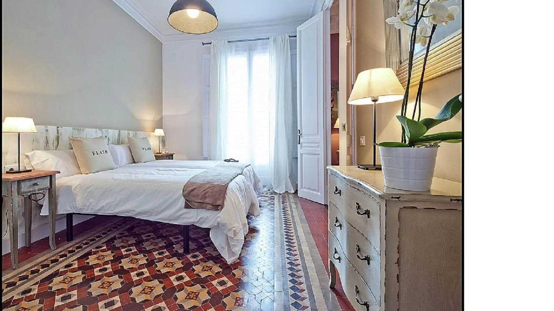 Luxurious Apartment For 9 People Recently Renovated In The Center Of Barcelona Villa