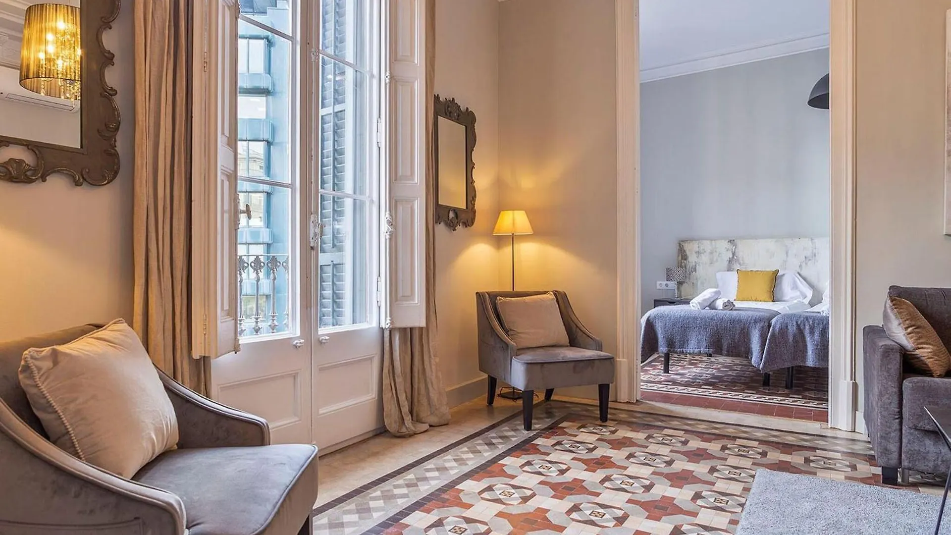 Luxurious Apartment For 9 People Recently Renovated In The Center Of Barcelona Villa