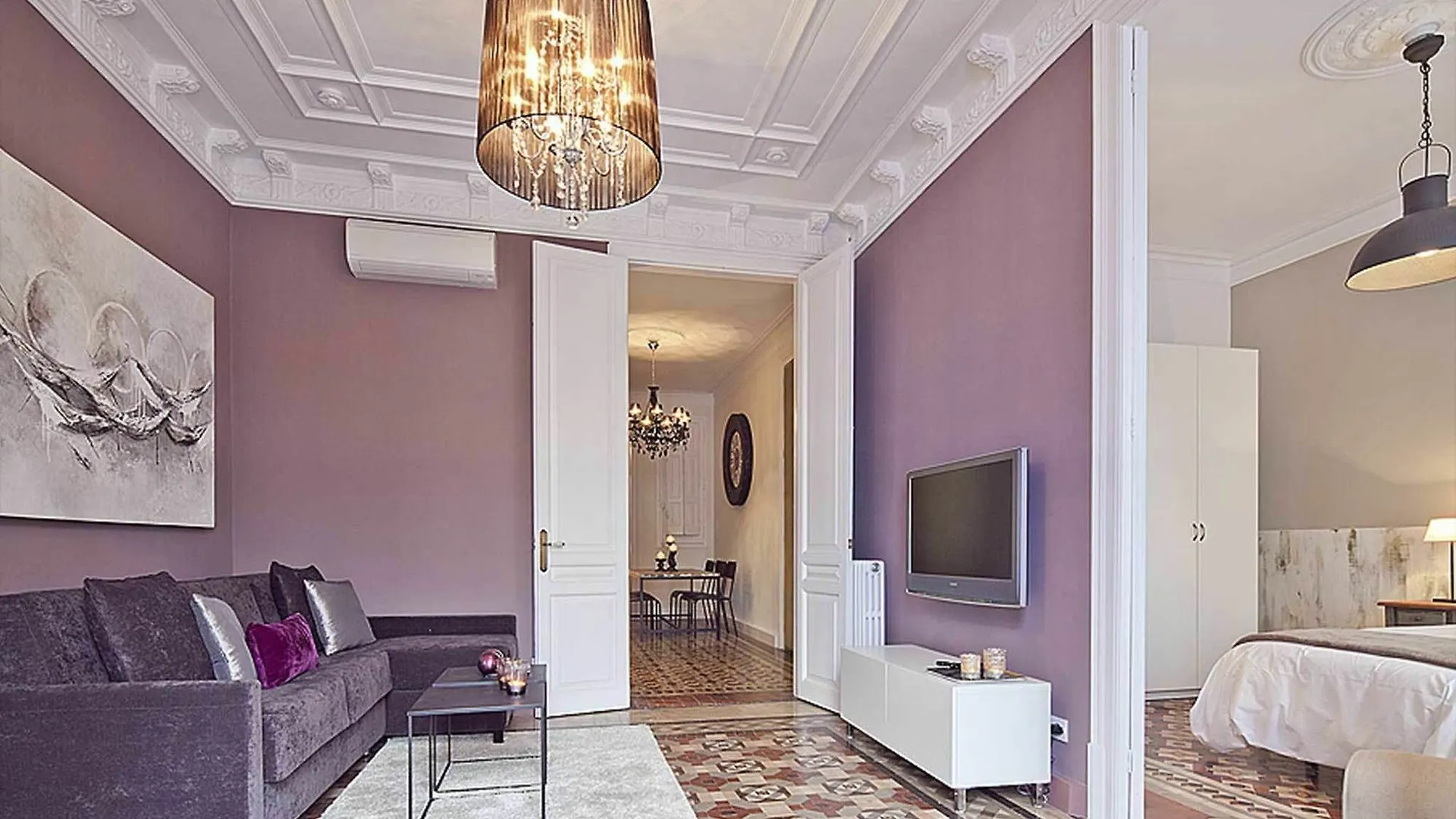 Luxurious Apartment For 9 People Recently Renovated In The Center Of Barcelona Spain